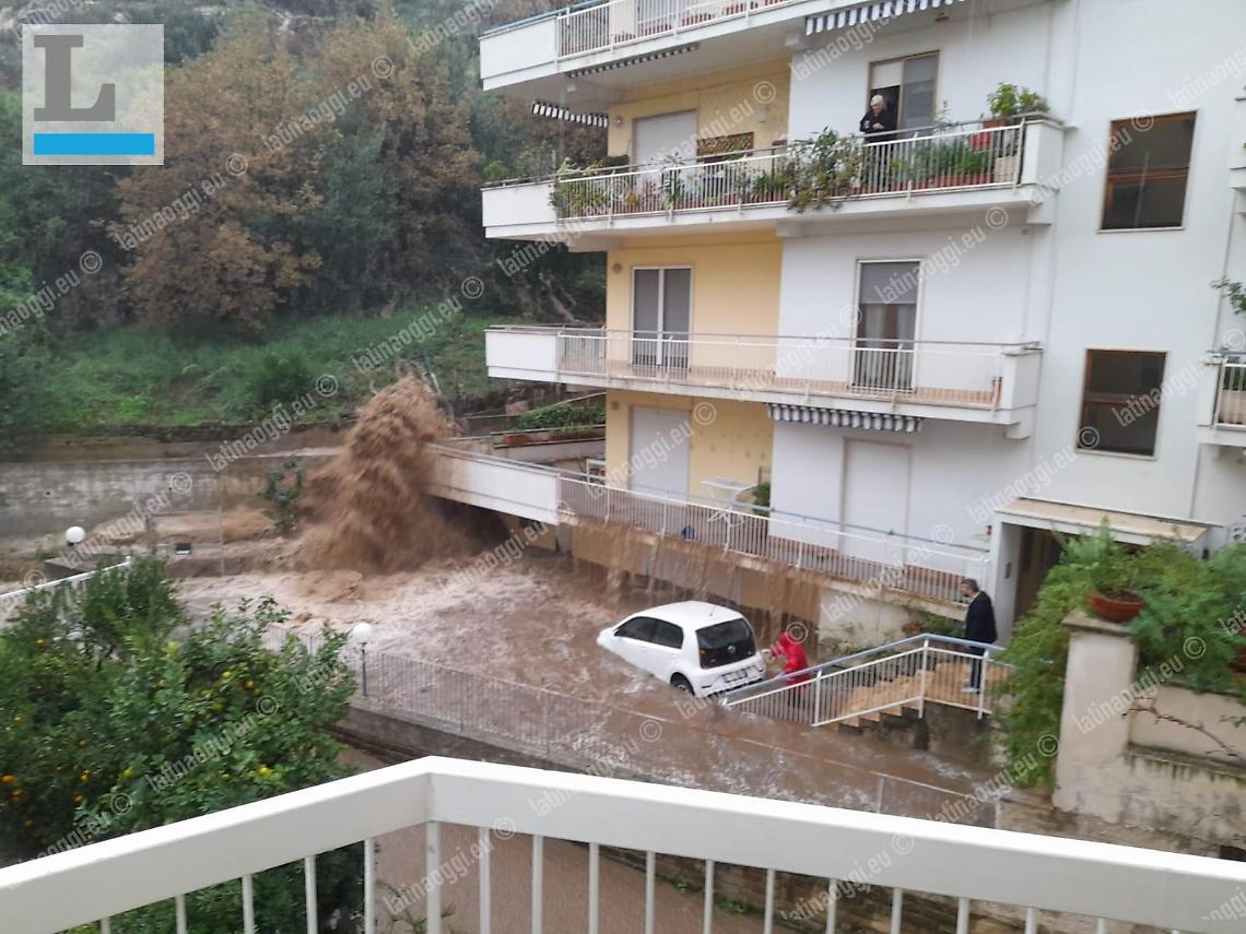 Formia di nuovo sott'acqua, venti sfollati dopo l'ondata di maltempo