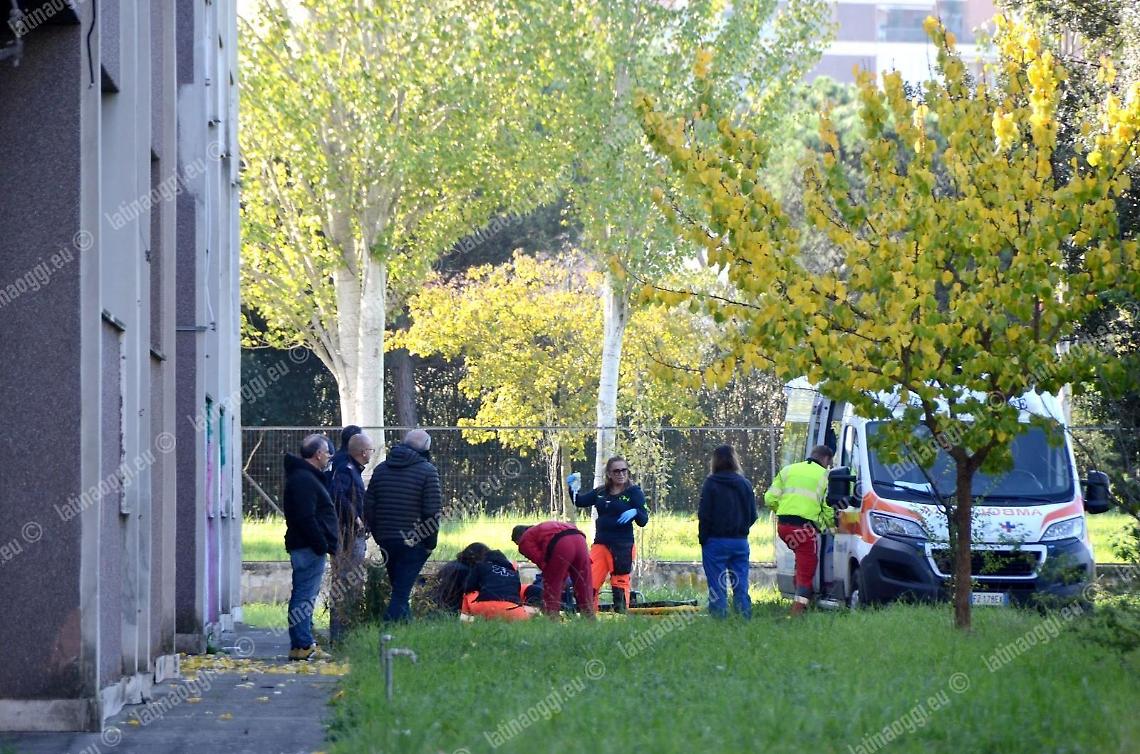 Precipitata dalla finestra della classe, la ragazza scrive ai compagni