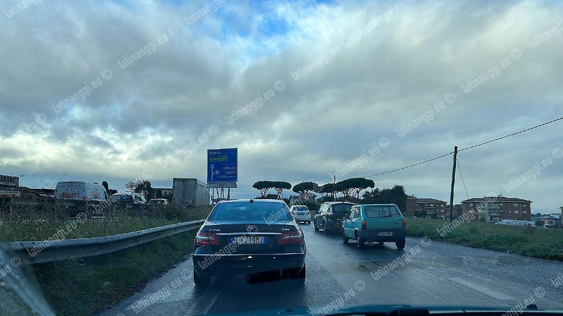 Mattina di passione sulle strade pontine. Code sulla Pontina, chiusa la 156