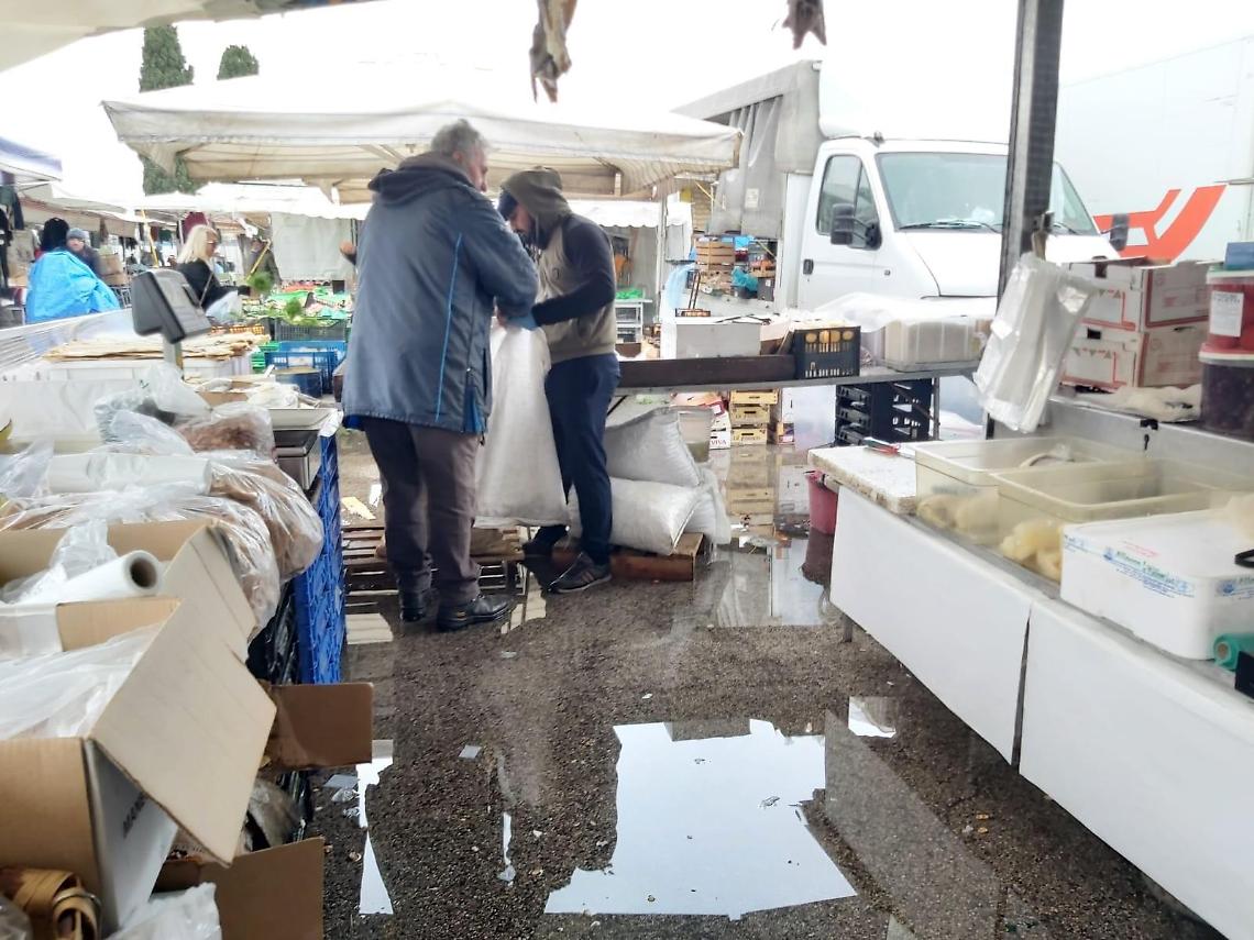 Mercato di via Rossetti sott'acqua, l'appello di Valletta al commissario
