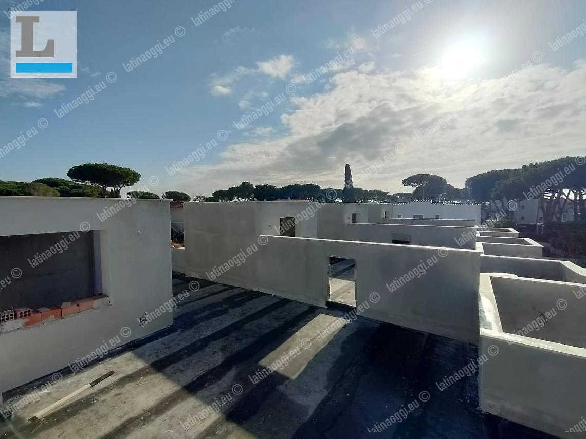 Villini con abusi sulla Pontina: due persone denunciate