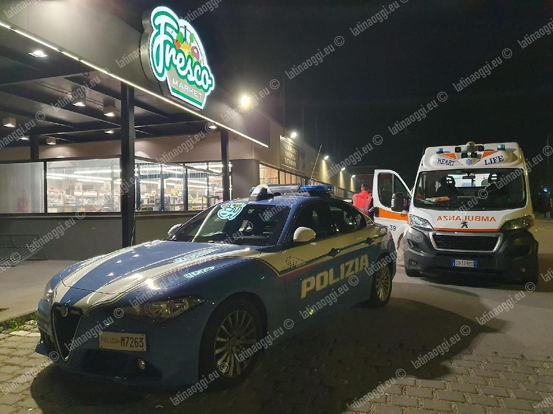 Rapina nel market, ferito agente libero dal servizio. Caccia ai banditi