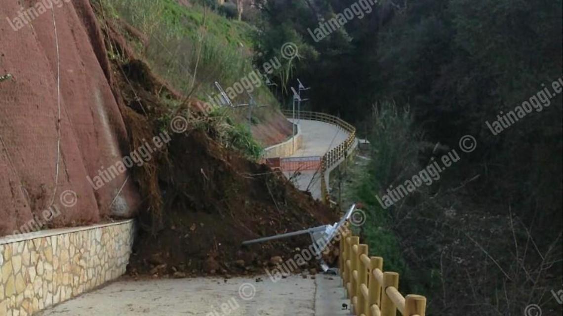 Maltempo intenso a Cori, frana un pezzo del costone sotto le mura