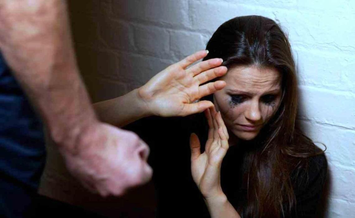 Schiaffi e insulti alla ex fidanzata, condannato a 1 anni e 3 mesi