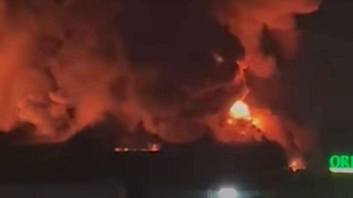 Enorme incendio, distrutto un punto vendita Orizzonte
