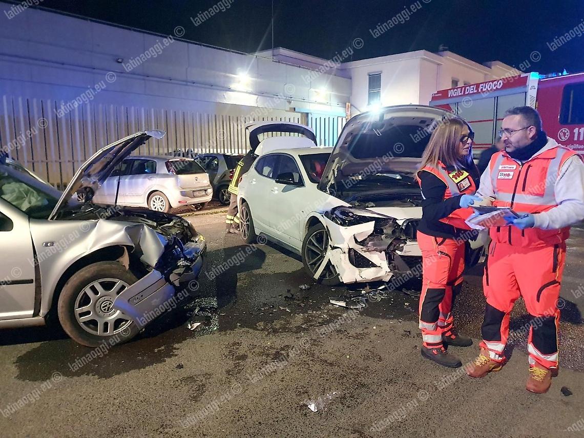 Frontale tra due auto, lo straniero ubriaco positivo anche alla cocaina