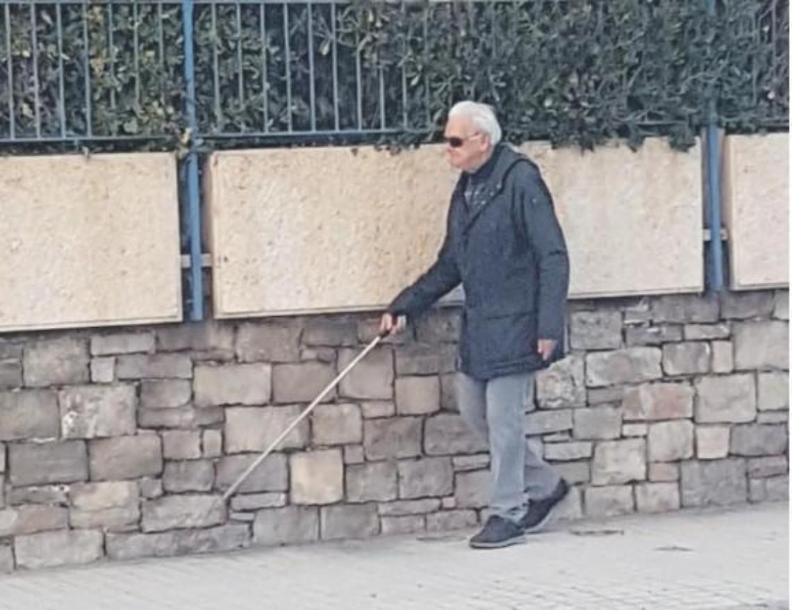 Gino, il non vedente a cui ora negano il cane guida: "Raggiunti limiti d'età"
