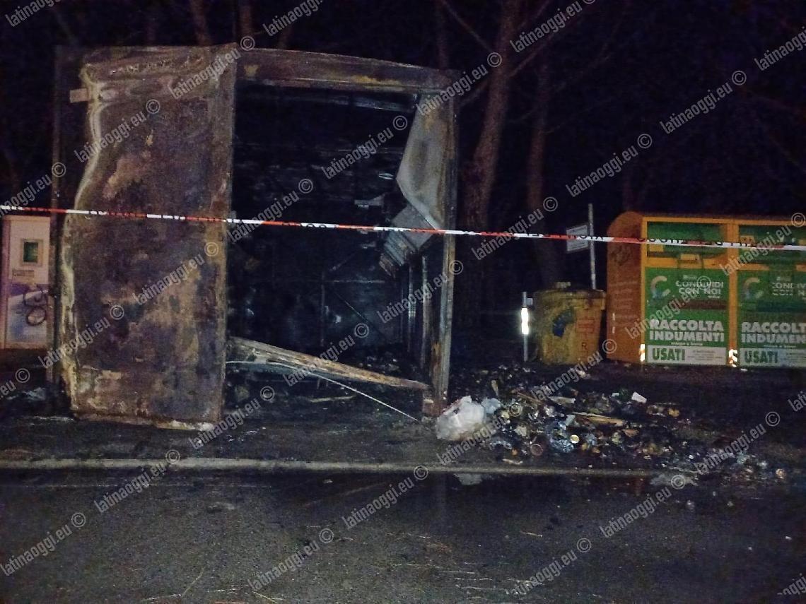 Incendio nell'isola ecologica, disastro sfiorato