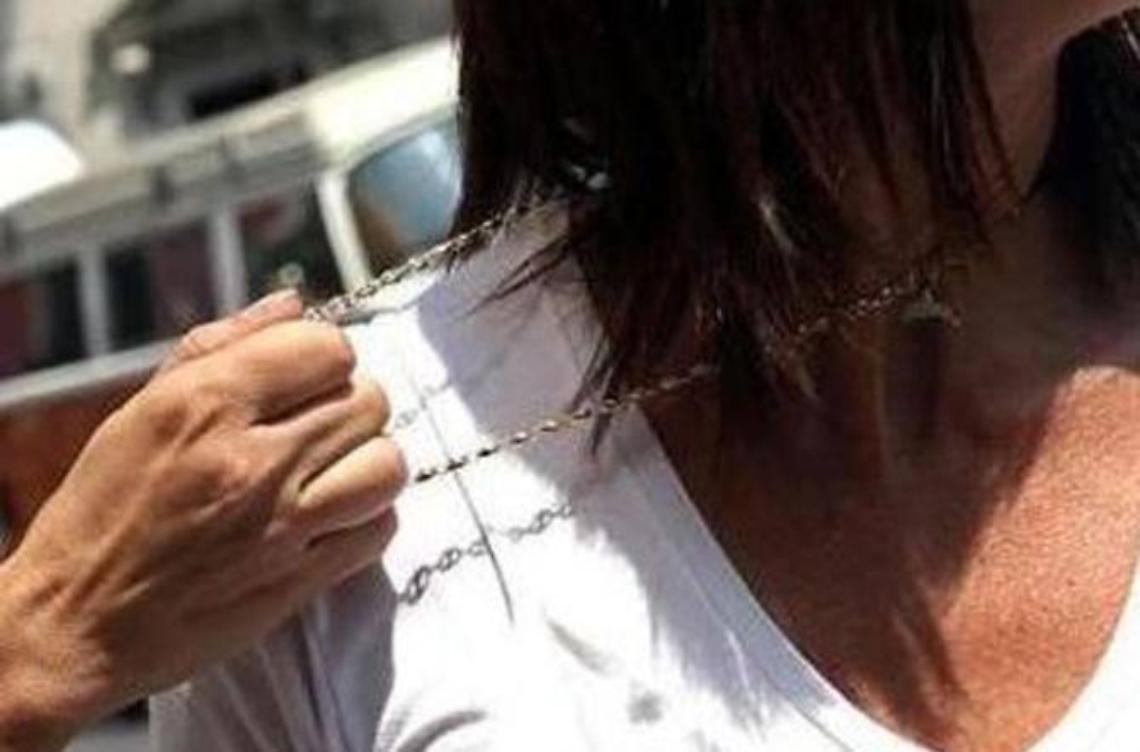 Ladre di catenine finiscono in arresto