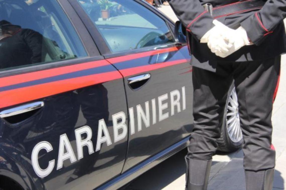 Ruba 700 euro da una borsa: arrestato dai carabinieri