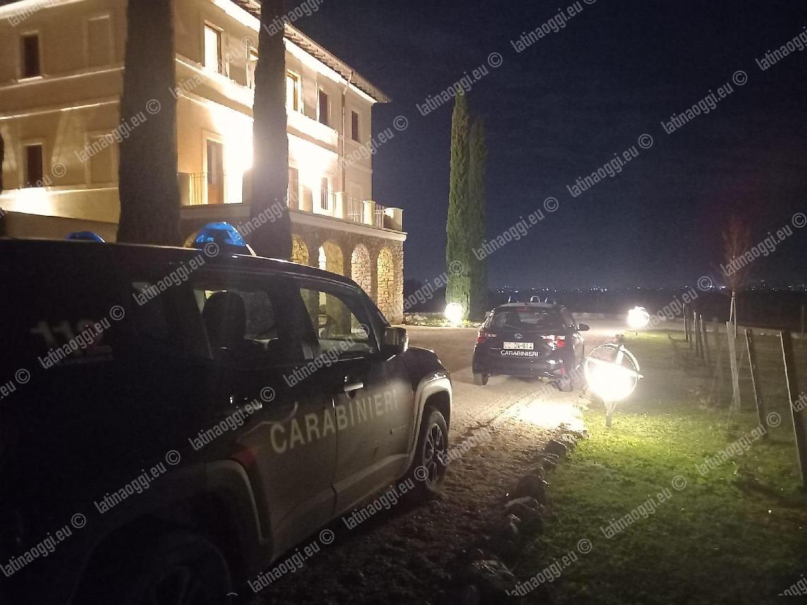 Morto nel resort,  c'erano anche due escort