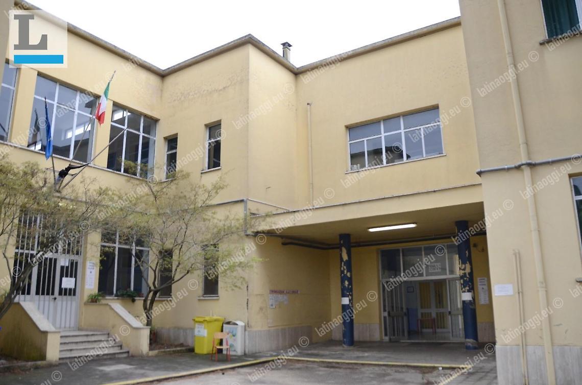 Un'altra scuola  nel mirino dei ladri: banditi in azione a caccia di computer