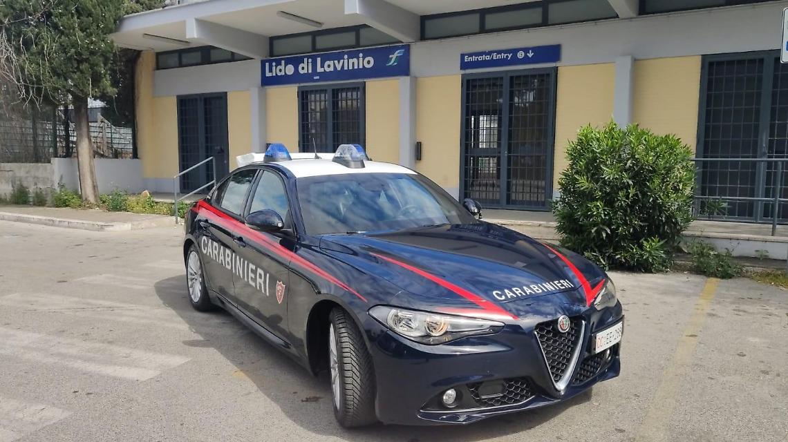 Furto aggravato nel parcheggio della stazione, arrestato