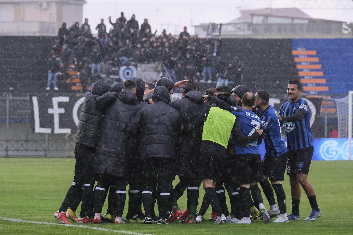 Il Latina batte la Gelbison e vede i playoff