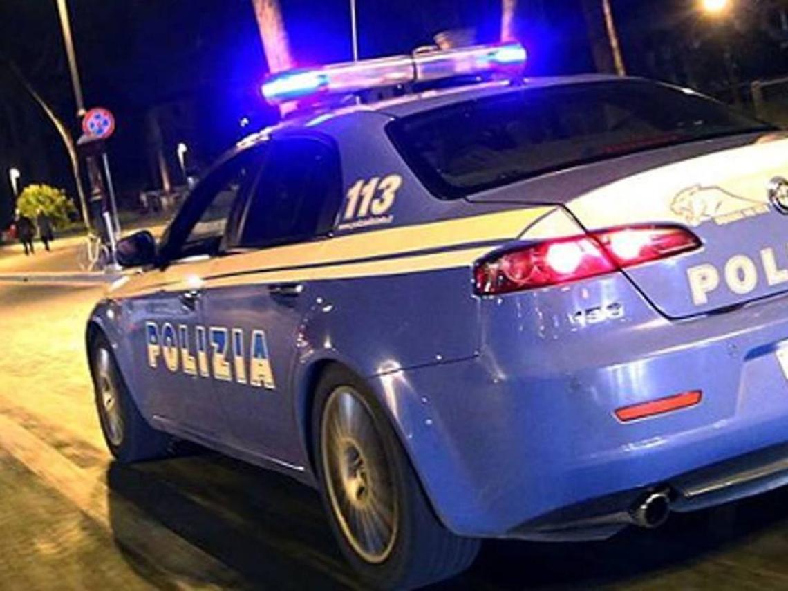 Tensione in un bar durante i controlli della Polizia, arrestato un uomo