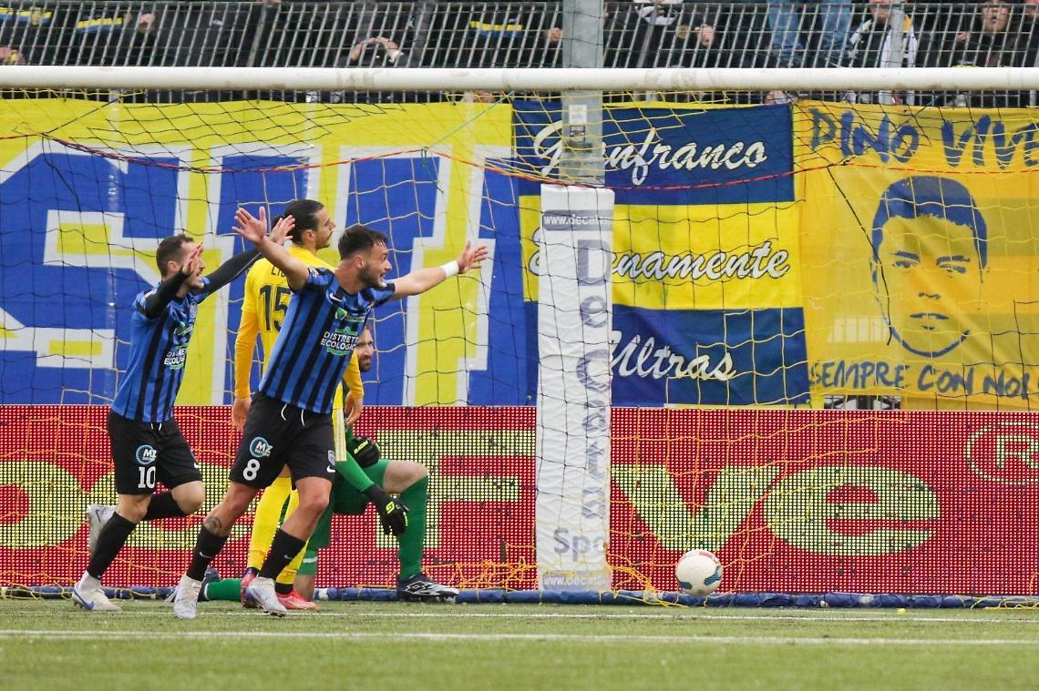 Latina sconfitto, ma ancora in corsa per i play off promozione
