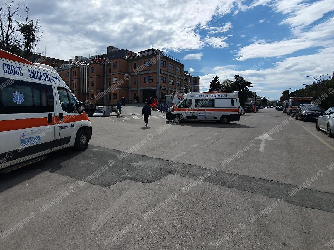Ambulanze bloccate, attese fino a dieci ore