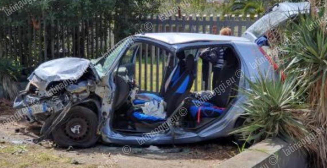 Carambola d'auto per un sorpasso. Il giovane positivo ai cannabinoidi