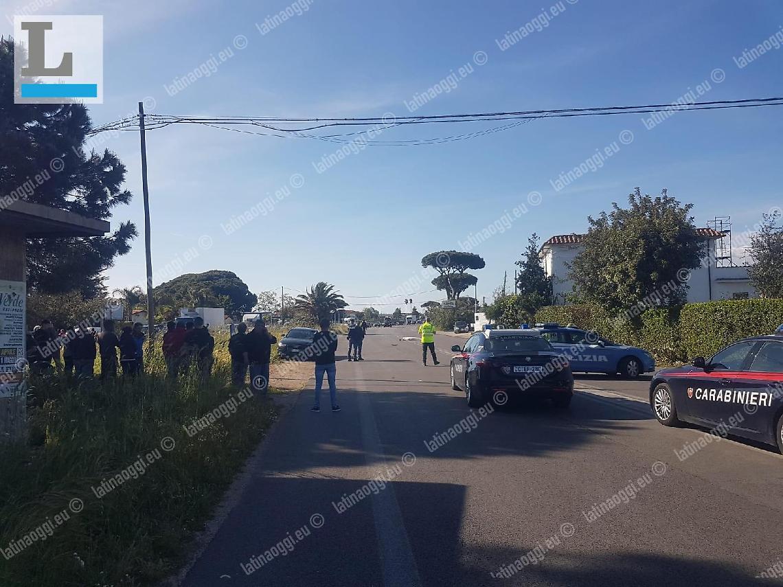 Incidente mortale sulla Pontina, ciclista travolto e ucciso da un'auto