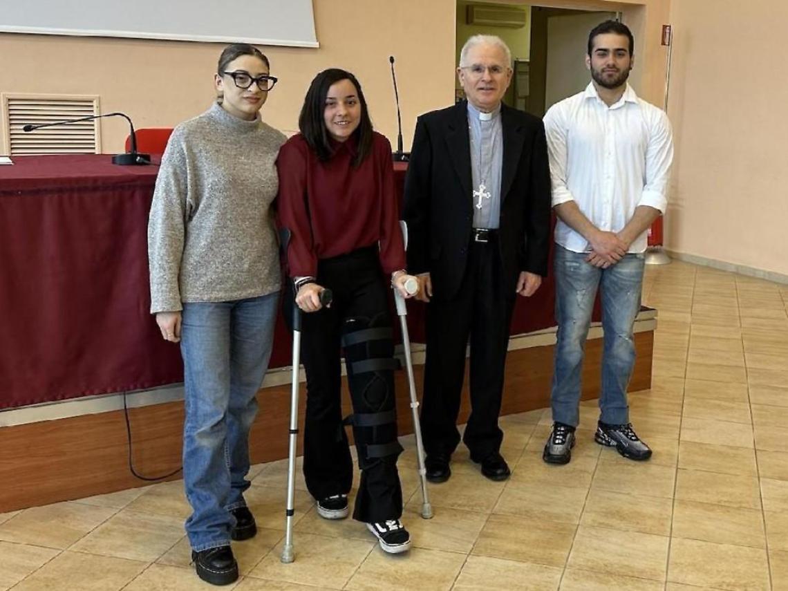 Giovani e lavoro, il vescovo premia i vincitori del corso
