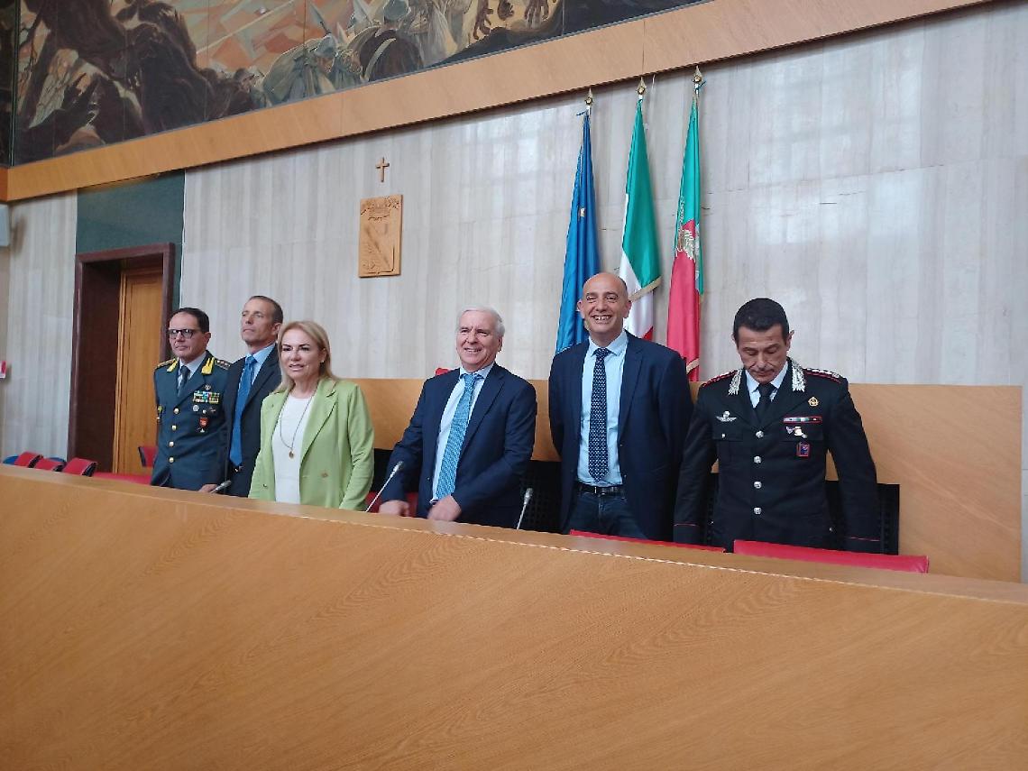 Chioschi a fuoco, ieri vertice in Prefettura: allerta alta