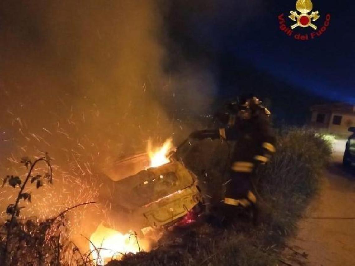 Messaggio di fuoco dopo il pestaggio, indagini scientifiche affidate al Ris
