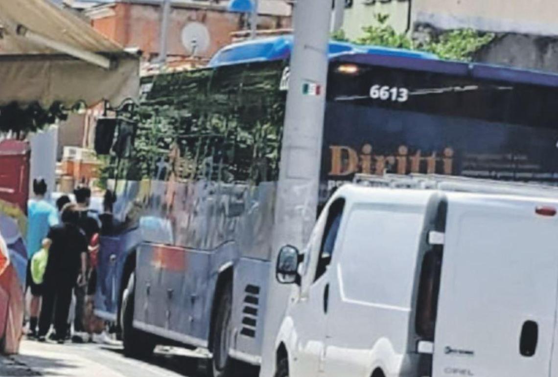 Studentesse aggredite su un bus da un nordafricano, arriva la polizia
