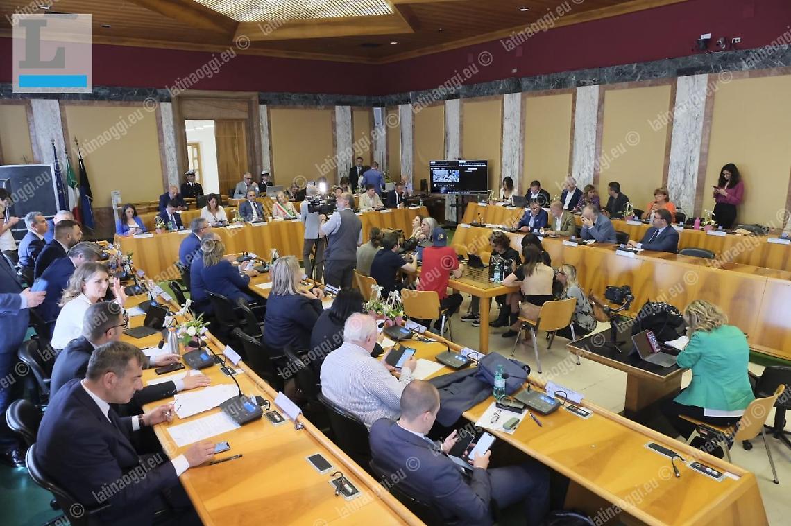 Scintille al consiglio,  opposizione: "Il centrodestra usa l'arroganza dei numeri"