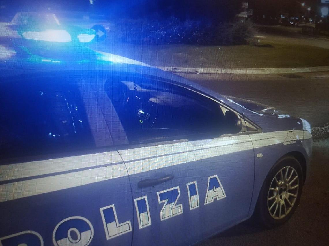 Investe un giovane in monopattino e scappa