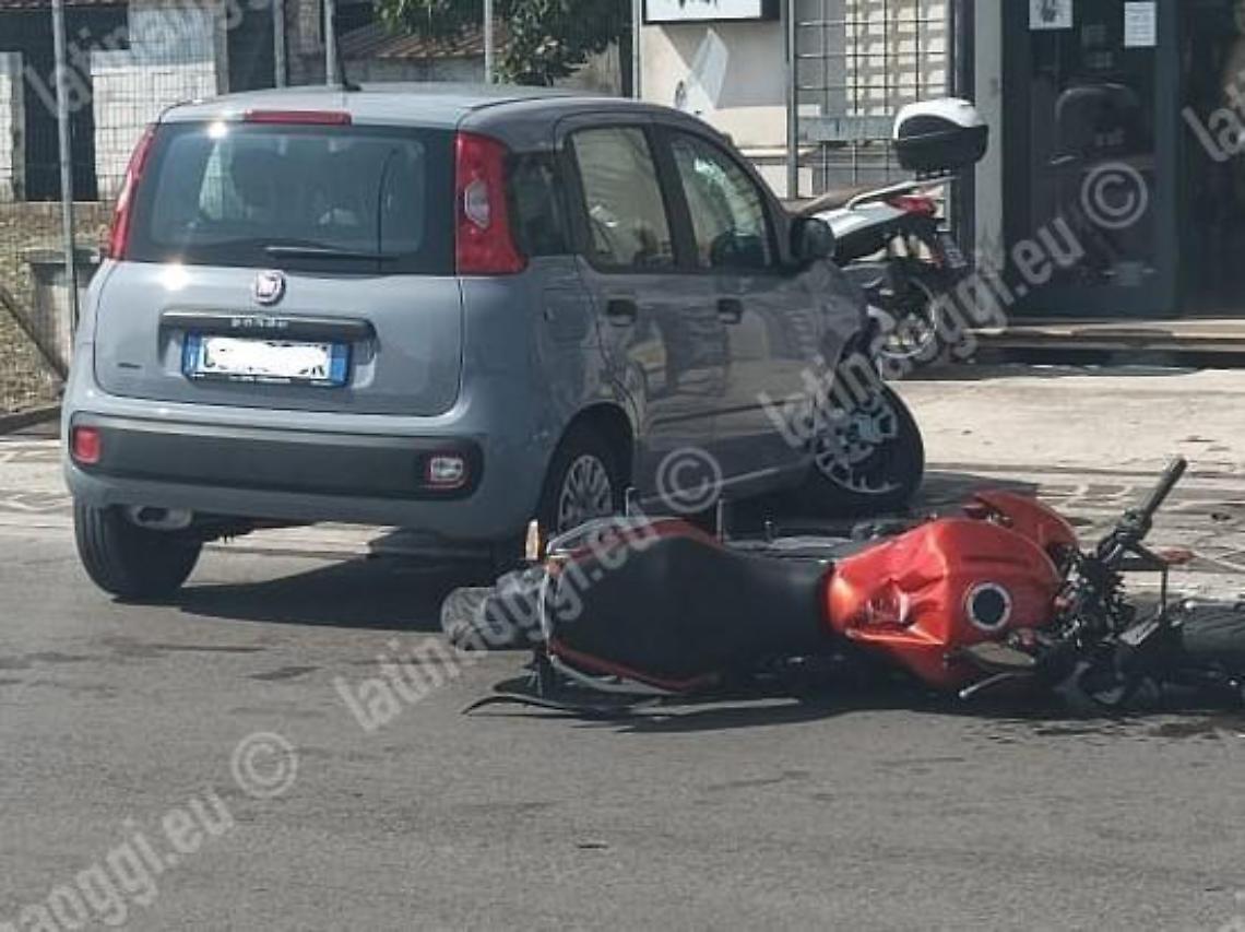 Moto contro una Fiat Panda, ferito il giovane motociclista