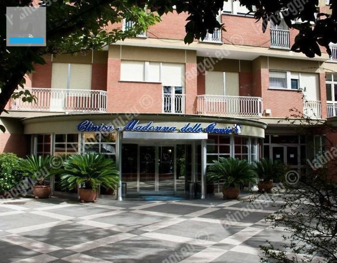 Cade dal balcone della clinica e muore, la Procura apre un fascicolo
