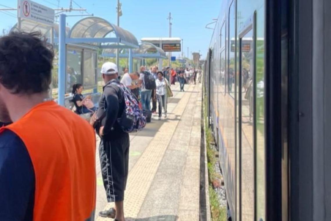 Guasto elettrico a Roma Termini, treni cancellati e ritardi