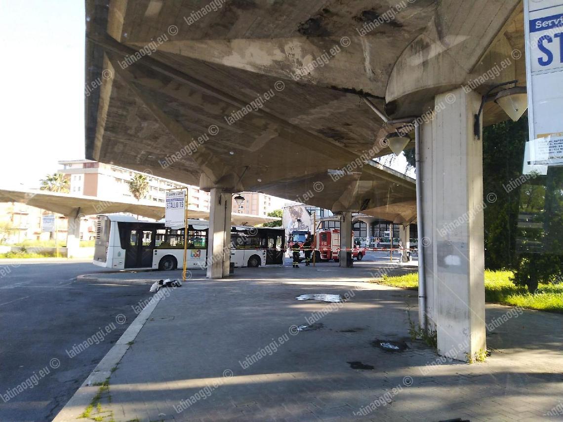 Botte alle Autolinee, 18enne resta in carcere