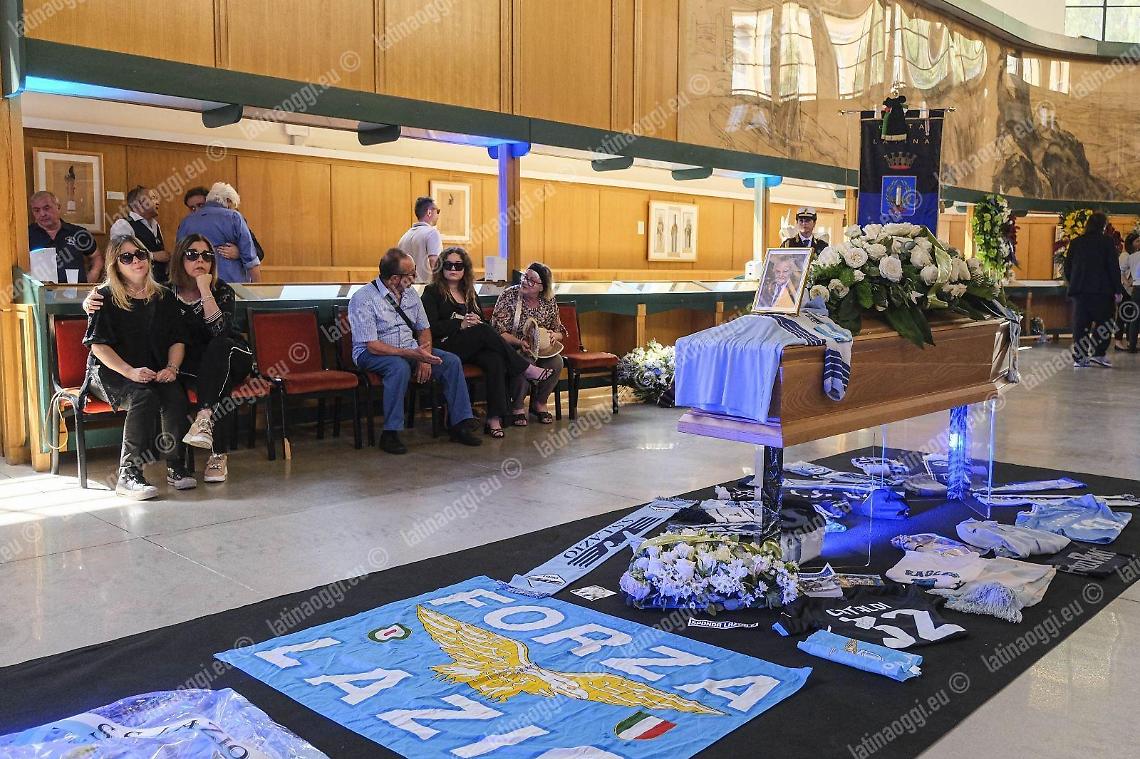 L'ultimo saluto della "sua" città al grande Vincenzo D'Amico