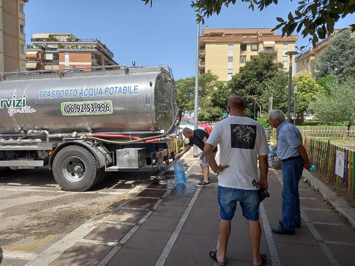 Città senz'acqua  con il caldo record,  disagi fino a sera