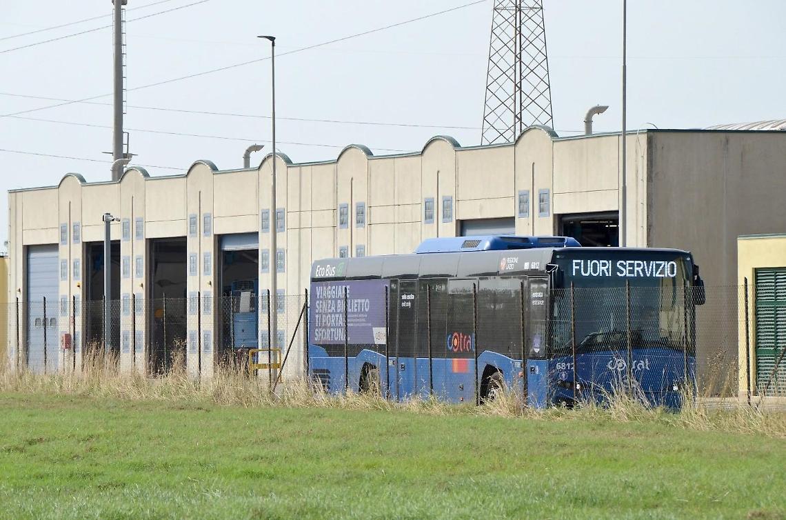 Riparazioni private e furti di carburante: meccanici infedeli nell'officina Cotral