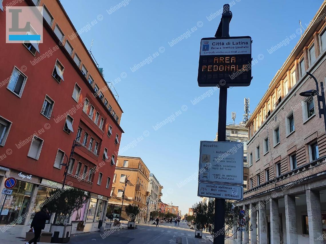 Isola pedonale da mantenere, l'opposizione dar&agrave; battaglia