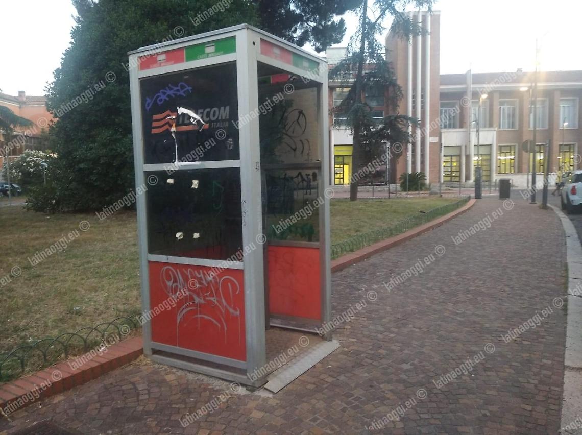 Stop alle telefonate: le cabine telefoniche vanno in pensione
