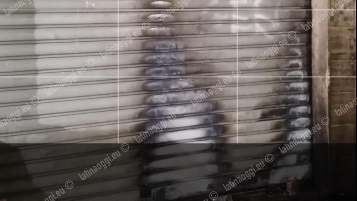 Attentato nella notte ad una panineria di Aprilia