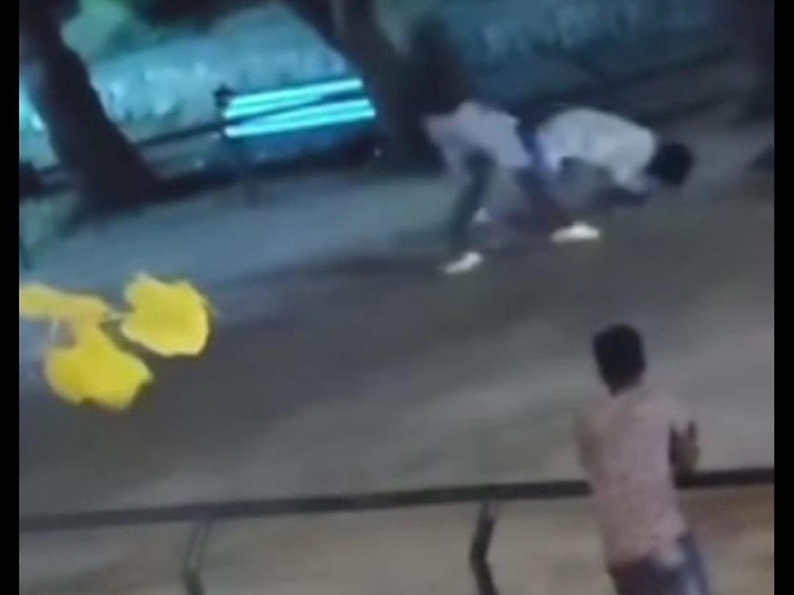 Pestaggio nel parco, il video fa il giro del web e diventa virale