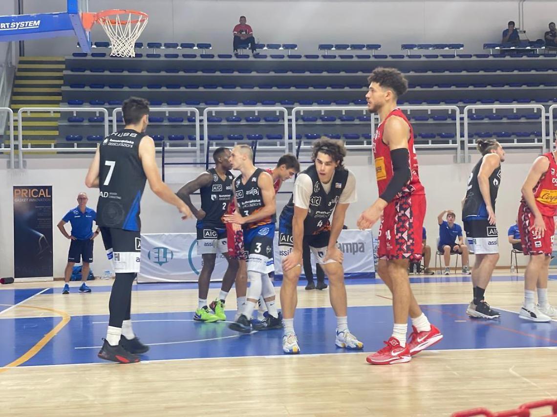 Latina Basket, buon test in casa di Pesaro