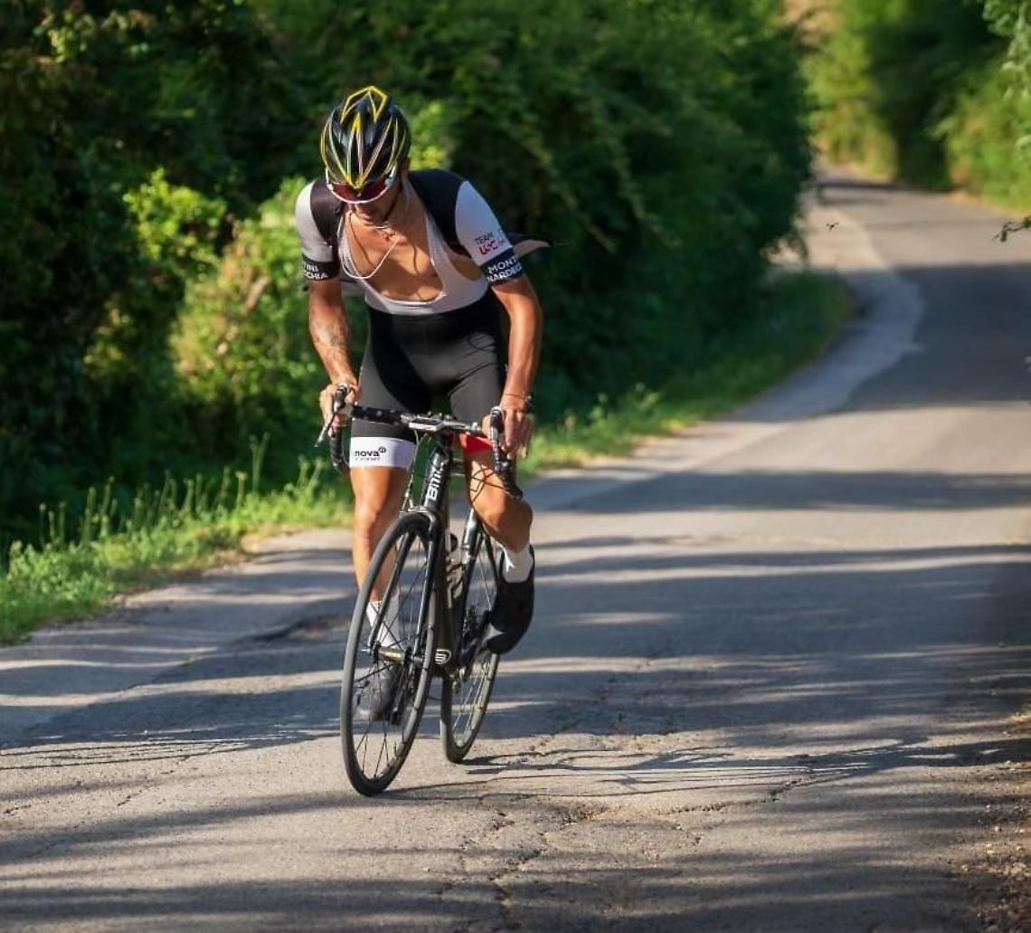 Davide Perna  scala l'Everest in bici... a  Sezze