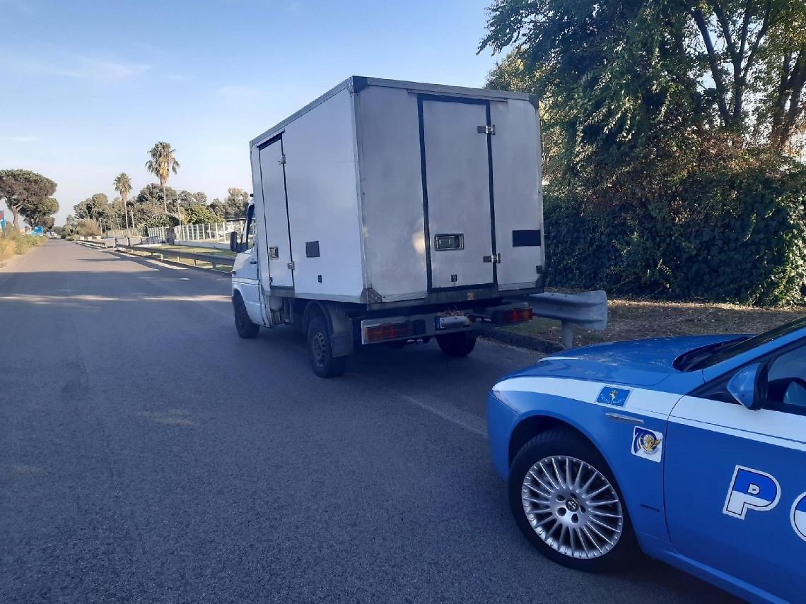 Trasporta pesce fresco su furgone non in regola, sanzionato il trasportatore