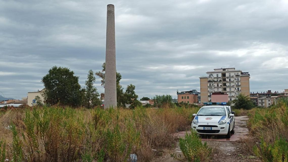 Degrado all'ex Svar, sopralluogo della Polizia Locale