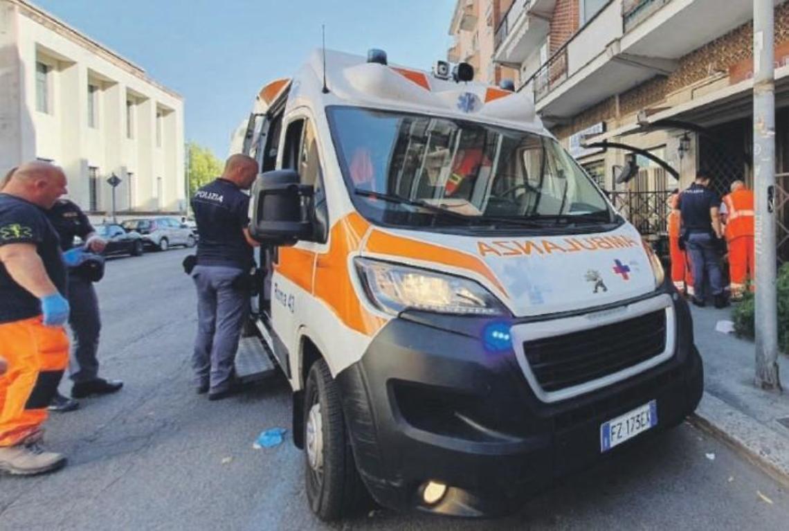 Straniero si autolesiona durante la lite in un locale