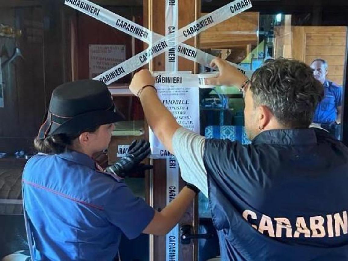Sfruttamento della prostituzione al night club: arresti e sequestri