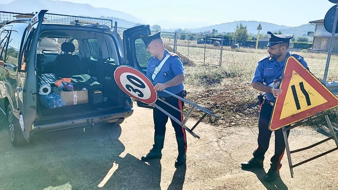 Nascondeva segnali stradali spariti dalla Frosinone - mare, denunciato