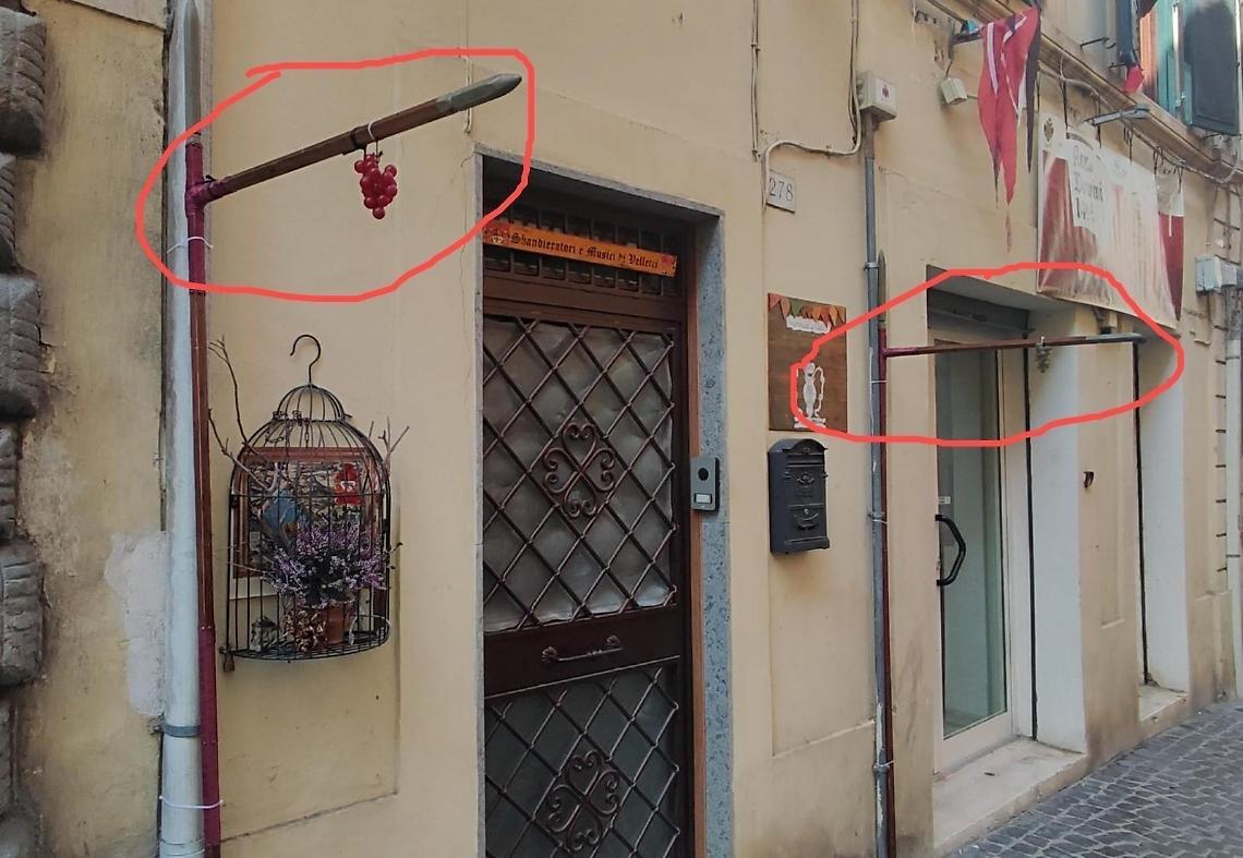 Furto o sfregio  agli sbandieratori