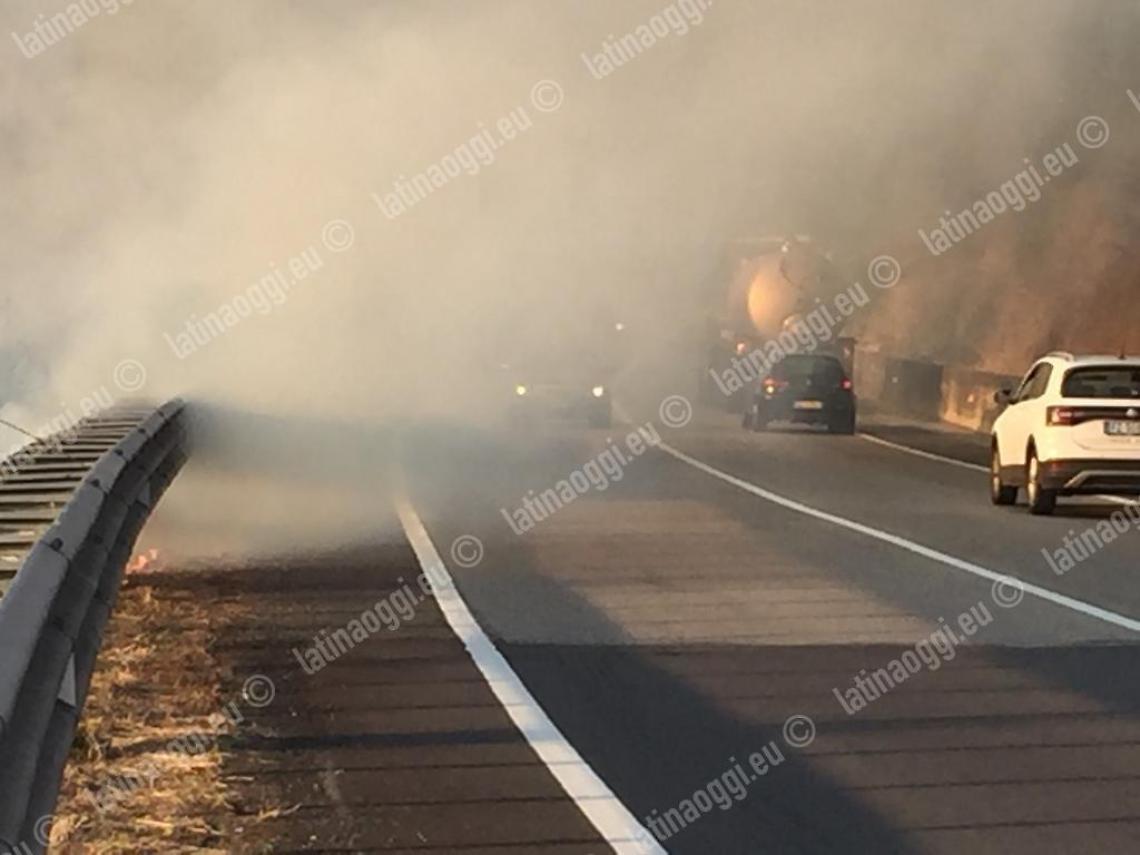 Incendio sulla Frosinone-Mare, traffico rallentato