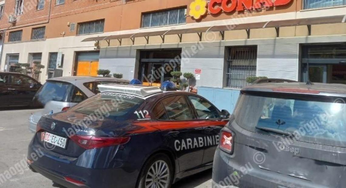 Rapina al Conad con il coltello